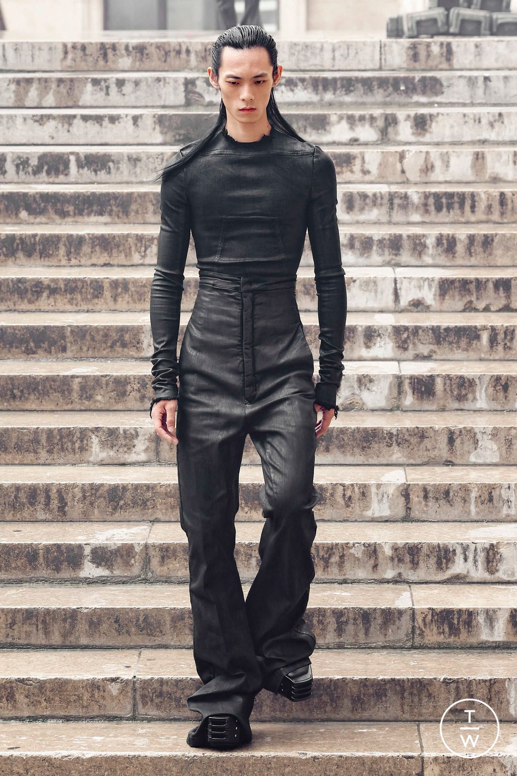 Fashion Week Paris Spring/Summer 2024 look 19 from the Rick Owens collection menswear