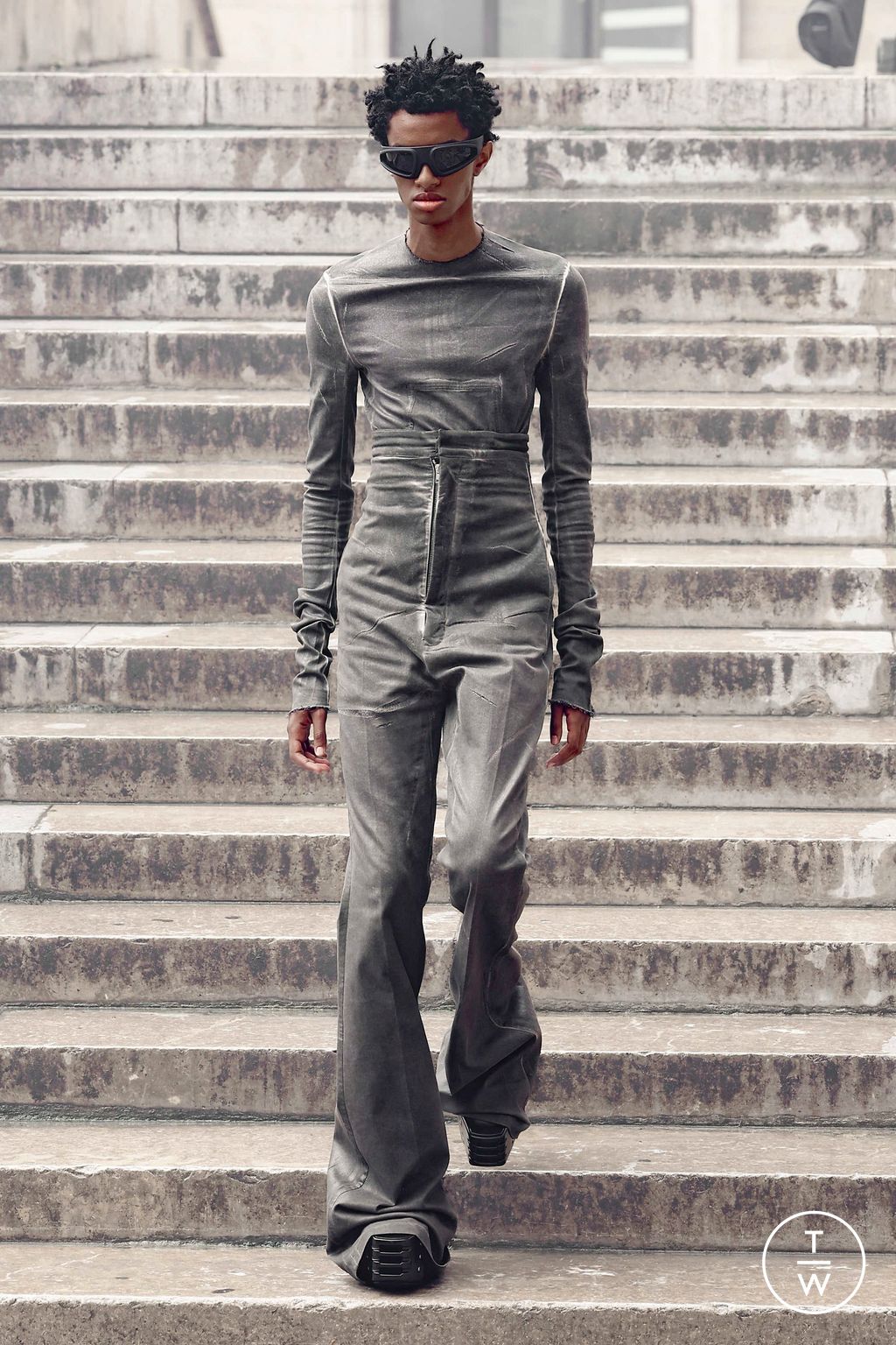 Fashion Week Paris Spring/Summer 2024 look 20 from the Rick Owens collection menswear