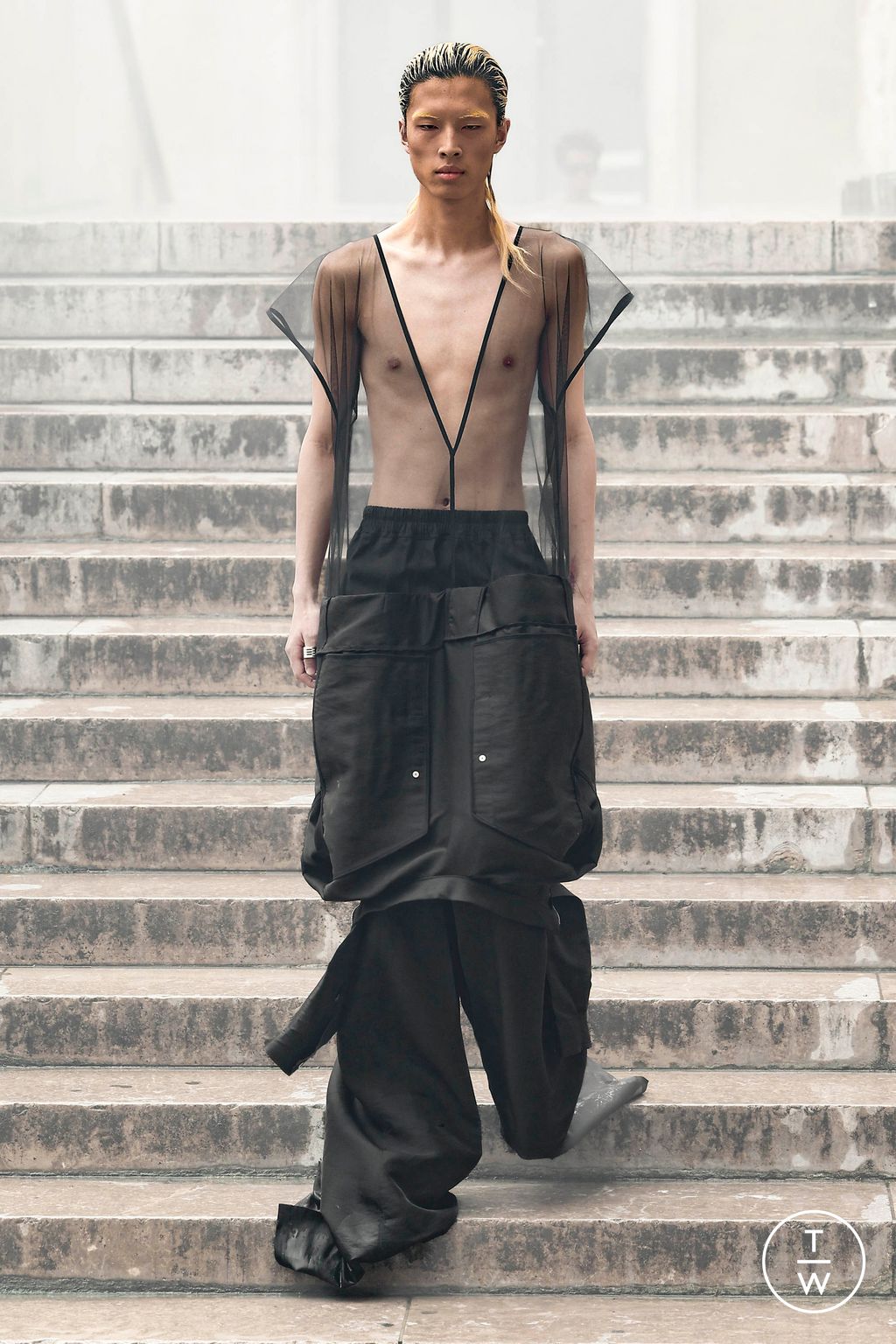 Fashion Week Paris Spring/Summer 2024 look 28 from the Rick Owens collection 男装