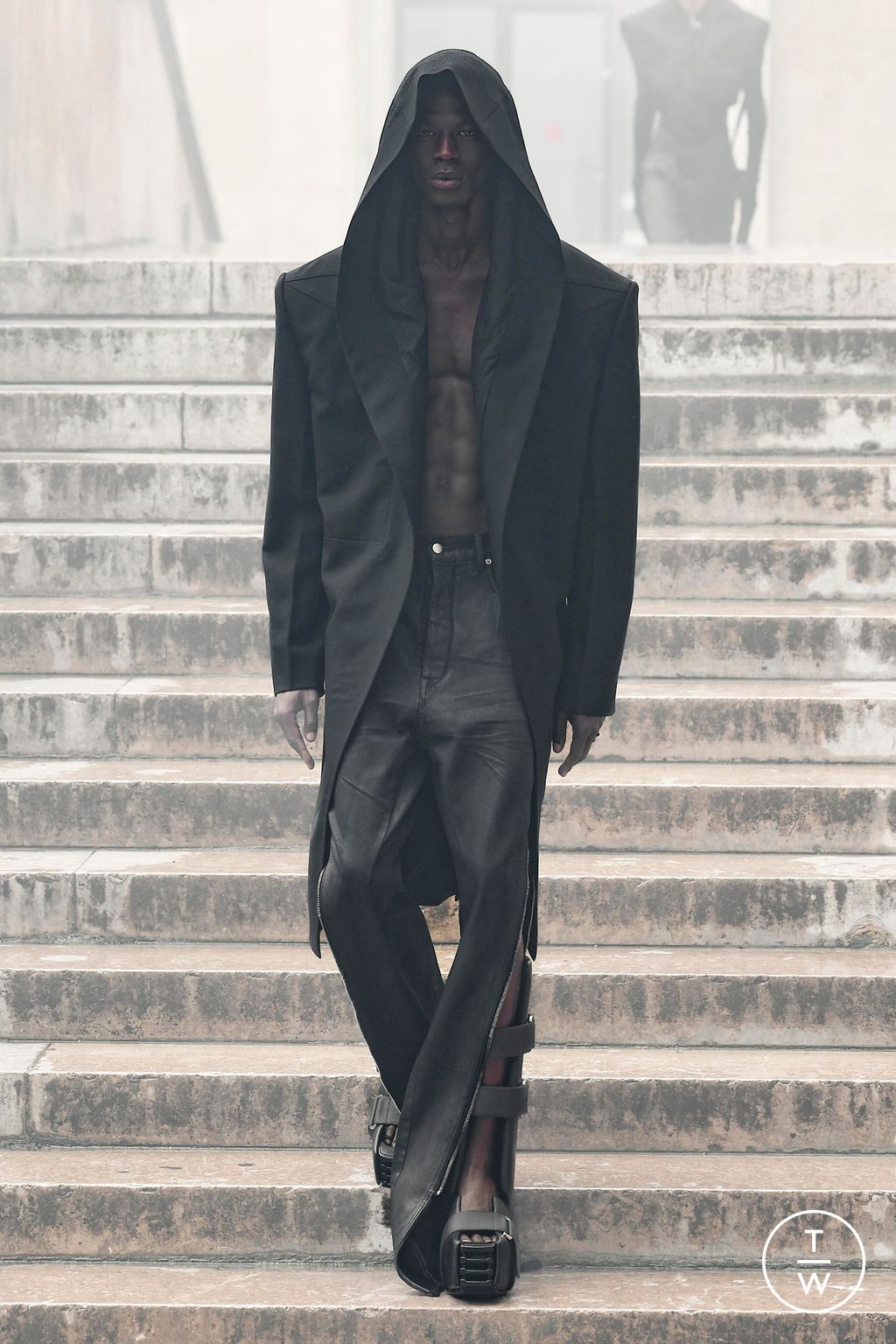 Fashion Week Paris Spring/Summer 2024 look 29 from the Rick Owens collection menswear