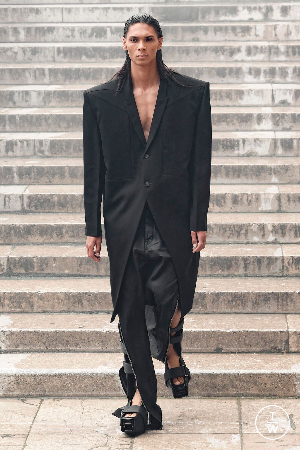Fashion Week Paris Spring/Summer 2024 look 30 from the Rick Owens collection 男装