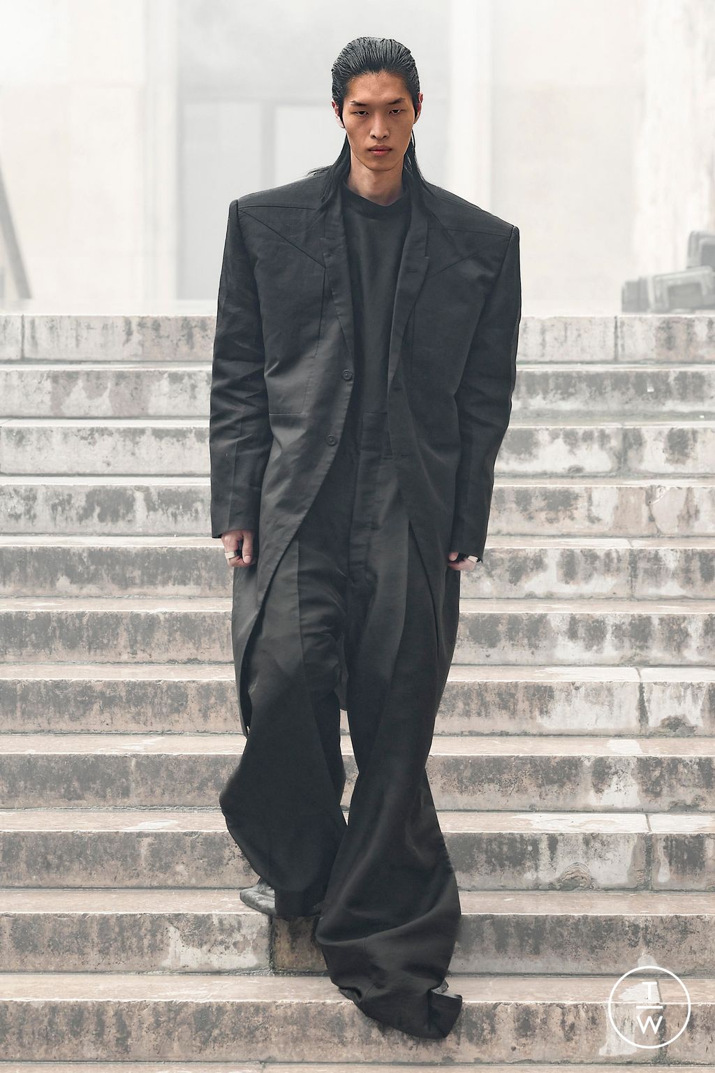 Fashion Week Paris Spring/Summer 2024 look 31 from the Rick Owens collection menswear