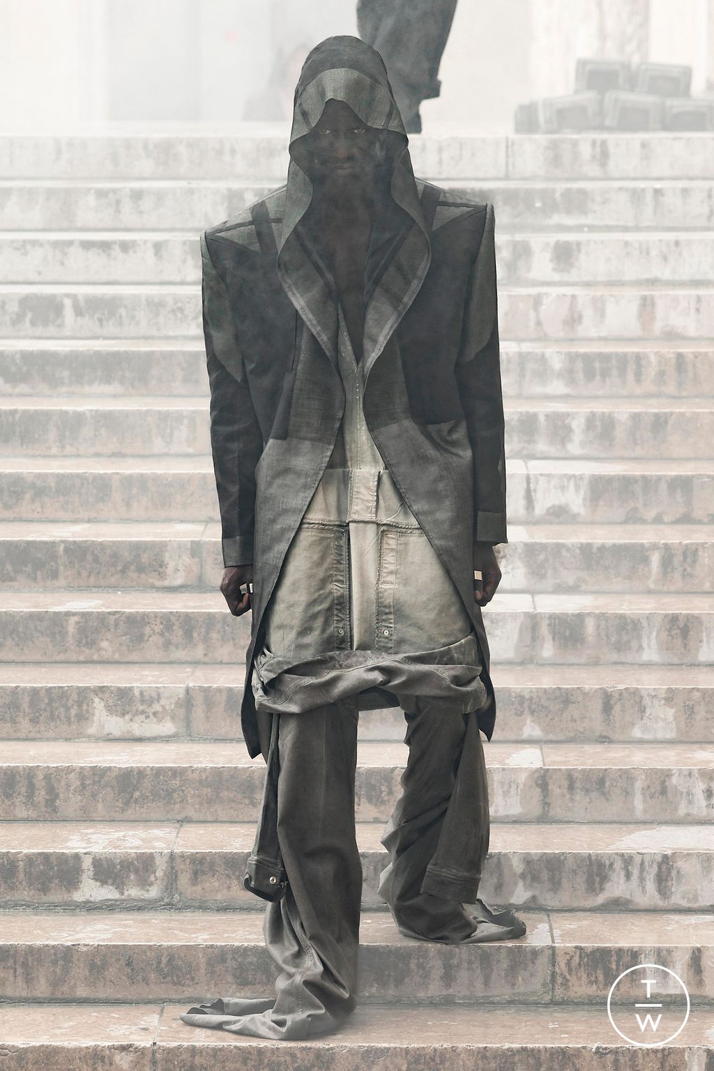 Fashion Week Paris Spring/Summer 2024 look 32 from the Rick Owens collection menswear