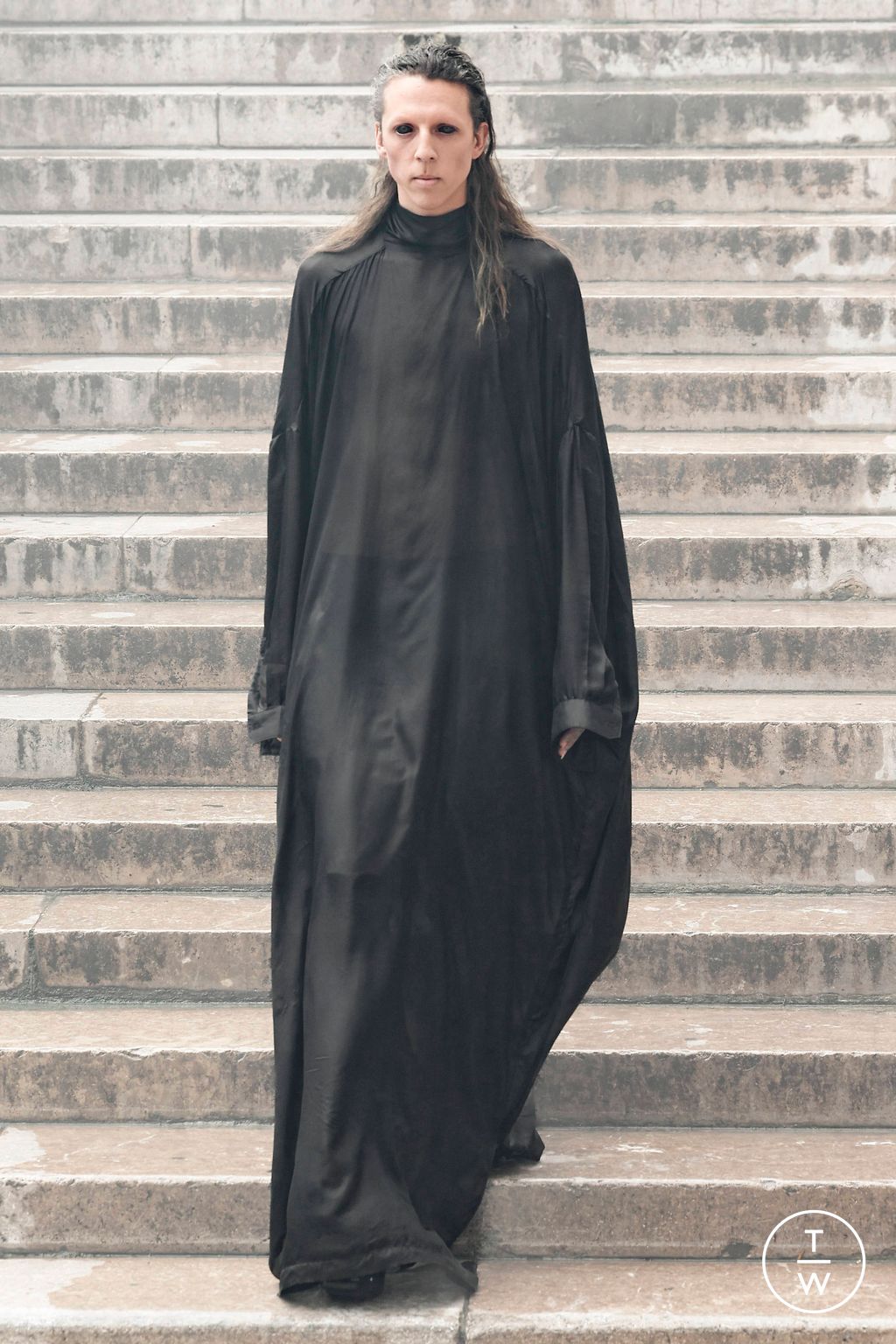 Fashion Week Paris Spring/Summer 2024 look 33 from the Rick Owens collection 男装