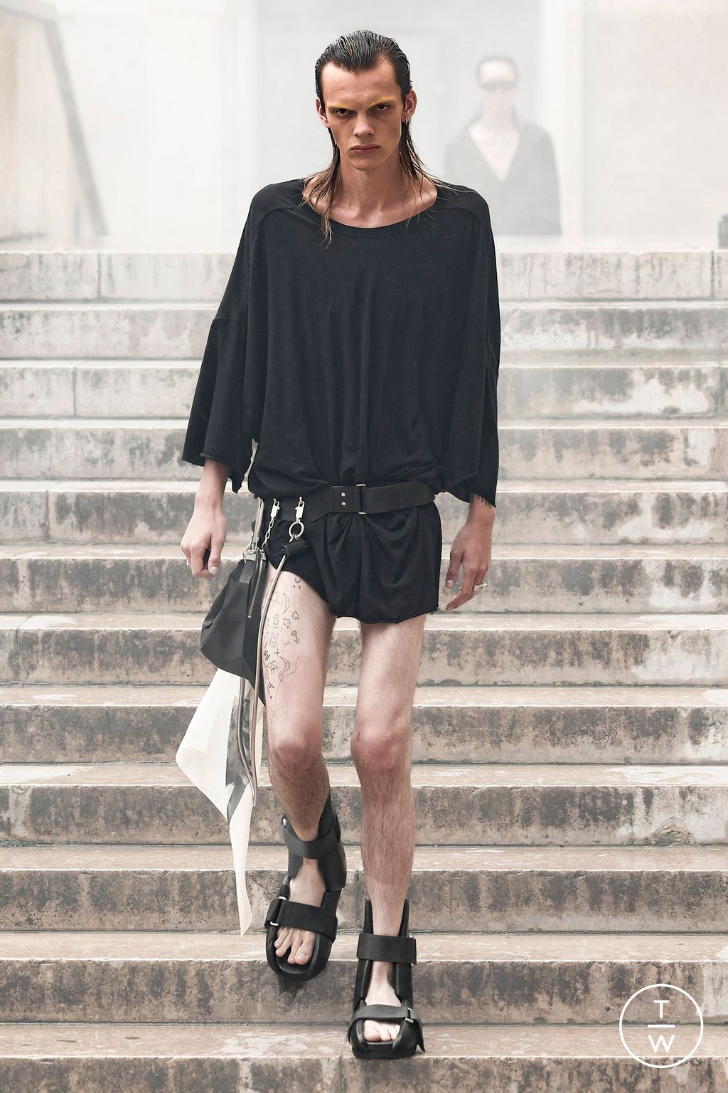 Fashion Week Paris Spring/Summer 2024 look 34 from the Rick Owens collection 男装