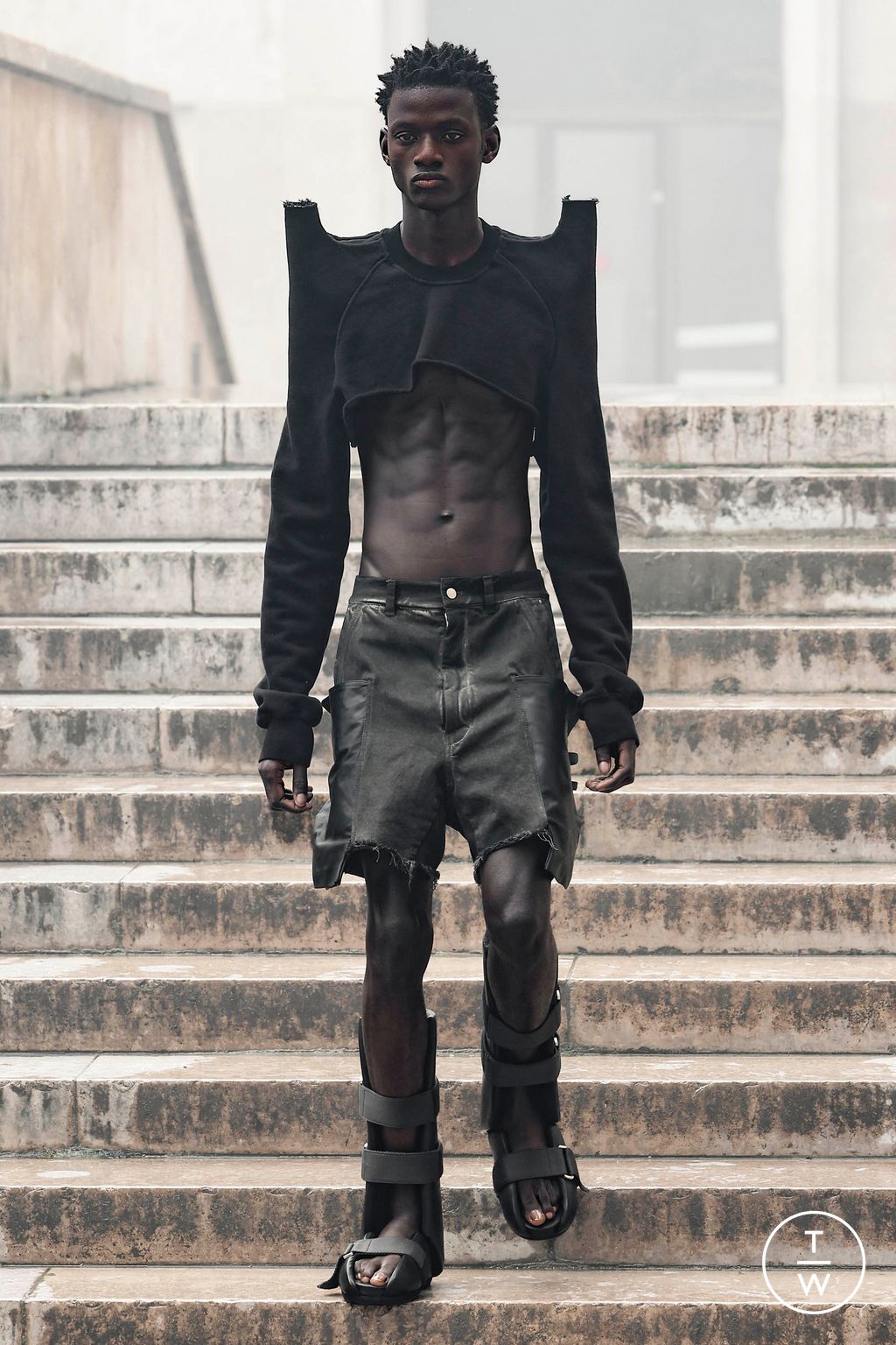Fashion Week Paris Spring/Summer 2024 look 35 from the Rick Owens collection menswear