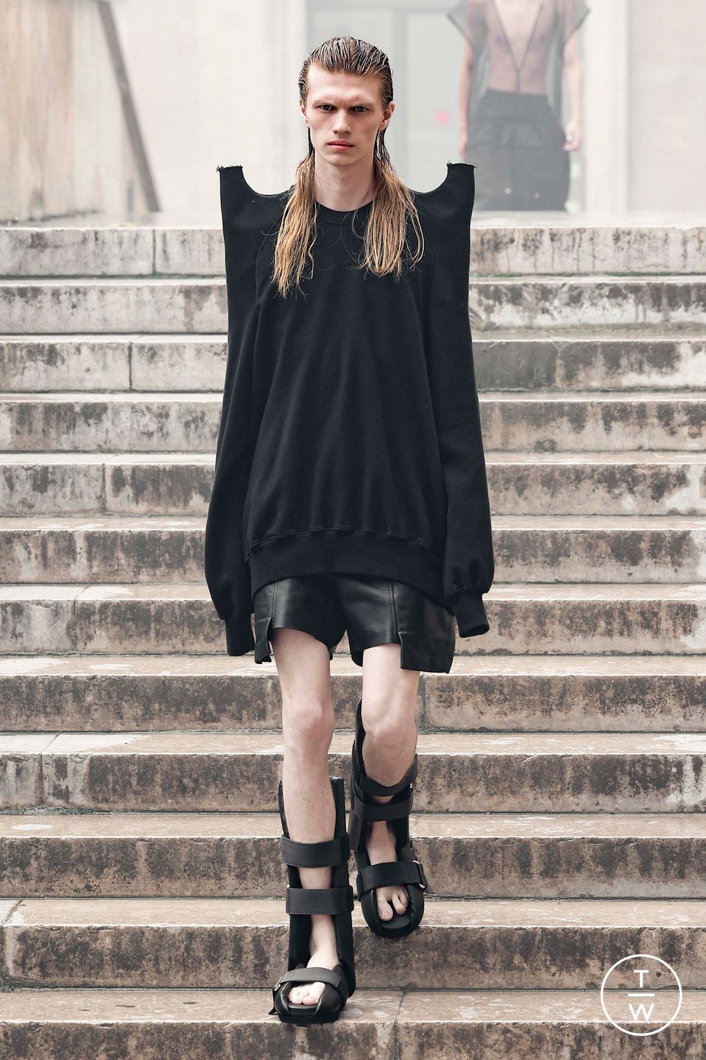 Fashion Week Paris Spring/Summer 2024 look 36 from the Rick Owens collection menswear