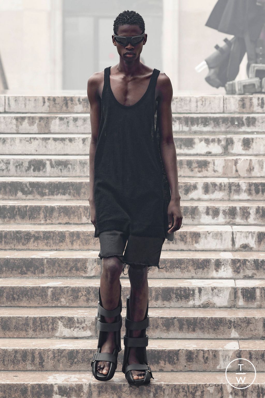 Fashion Week Paris Spring/Summer 2024 look 37 from the Rick Owens collection 男装