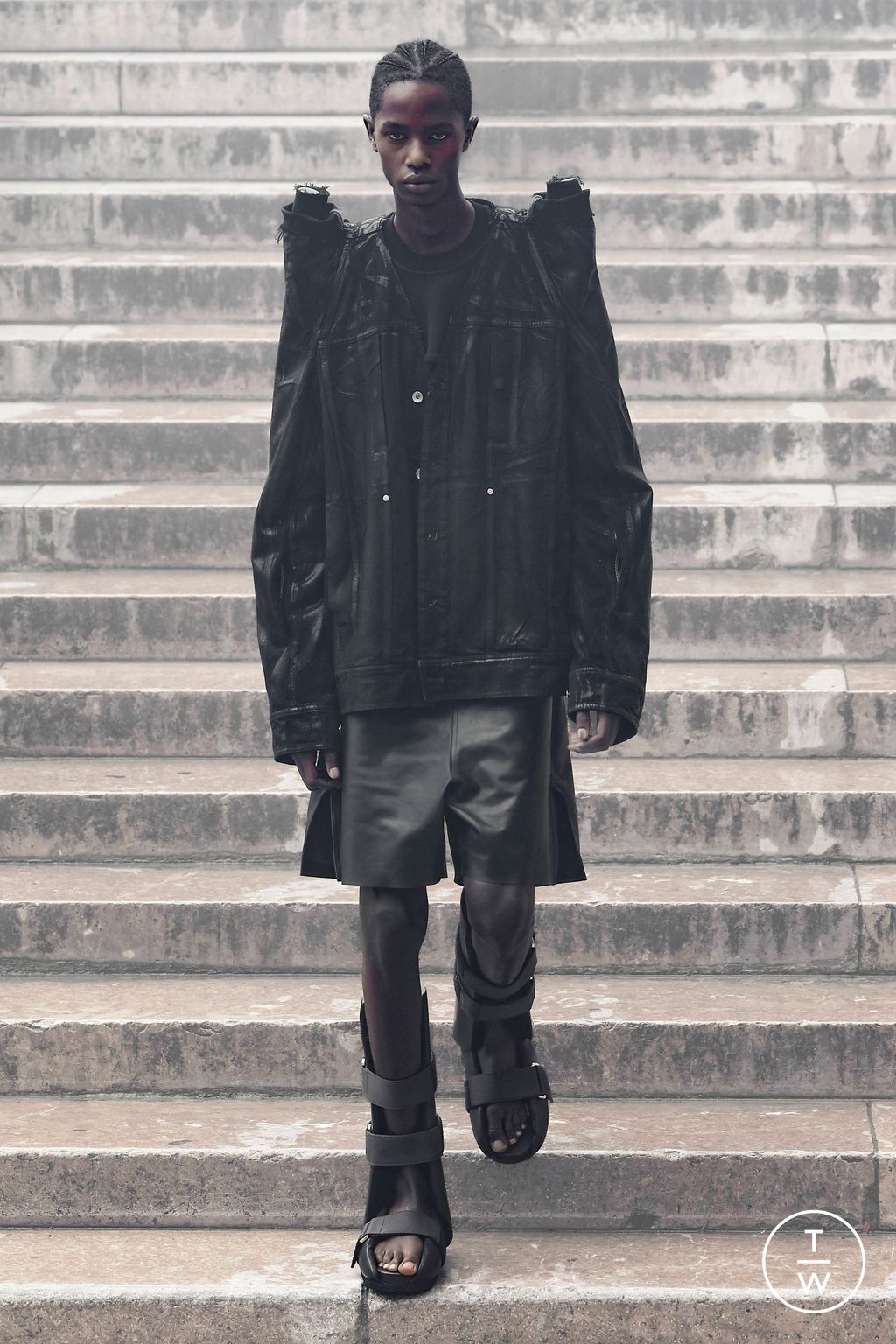 Fashion Week Paris Spring/Summer 2024 look 38 from the Rick Owens collection 男装