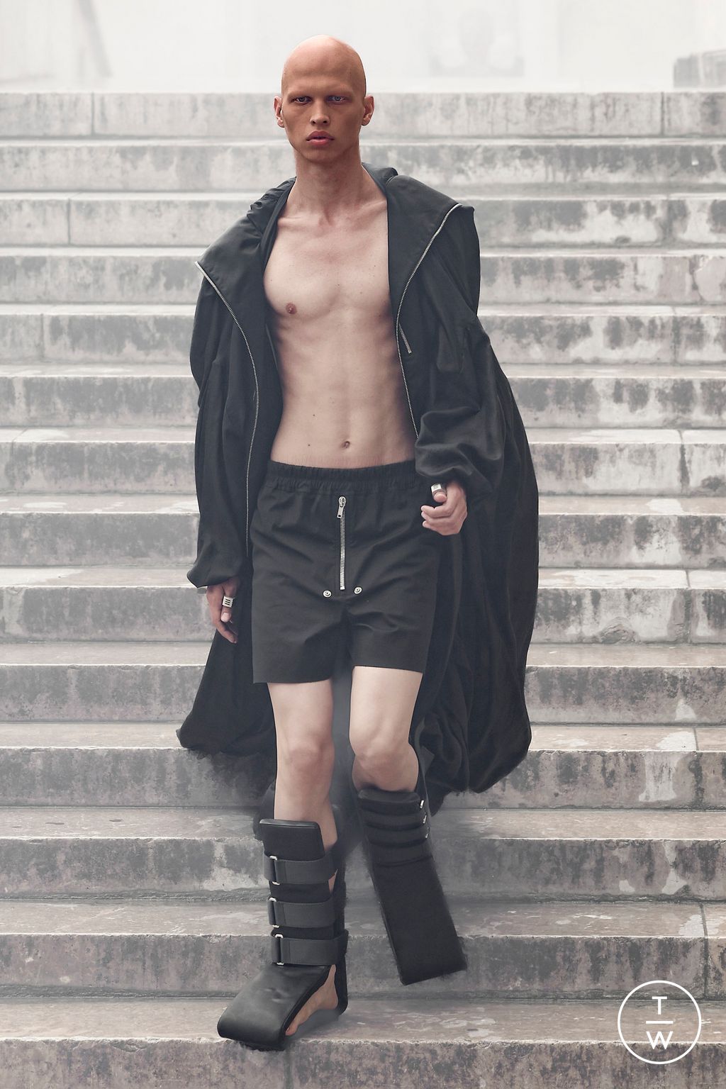 Fashion Week Paris Spring/Summer 2024 look 41 from the Rick Owens collection 男装
