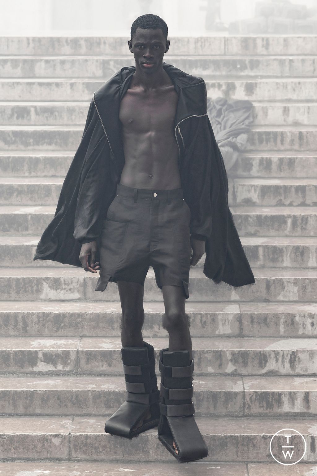 Fashion Week Paris Spring/Summer 2024 look 42 from the Rick Owens collection menswear