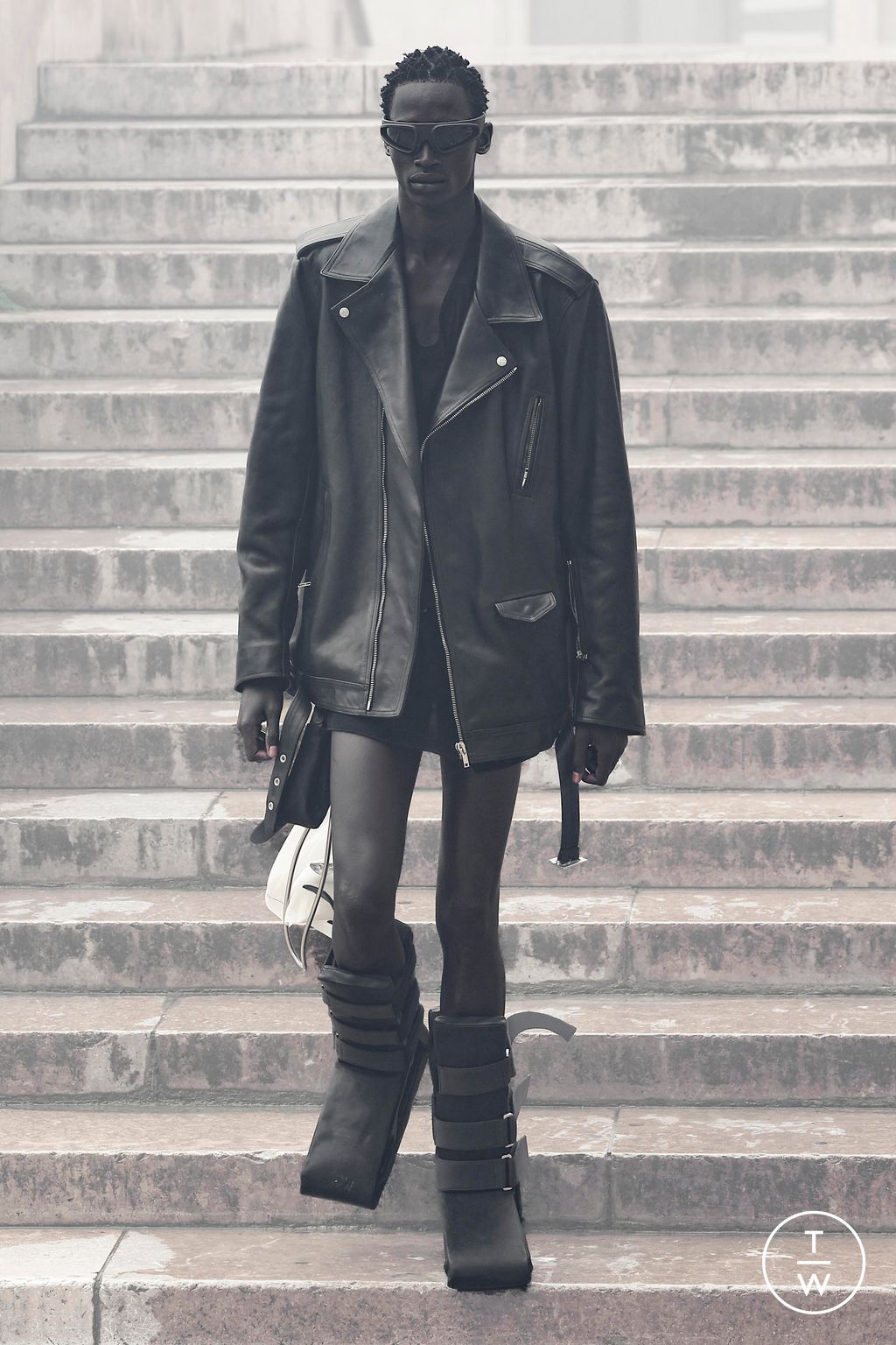 Fashion Week Paris Spring/Summer 2024 look 45 from the Rick Owens collection 男装
