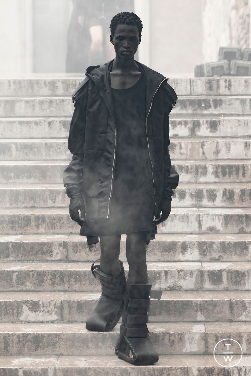 Fashion Week Paris Spring/Summer 2024 look 49 from the Rick Owens collection menswear