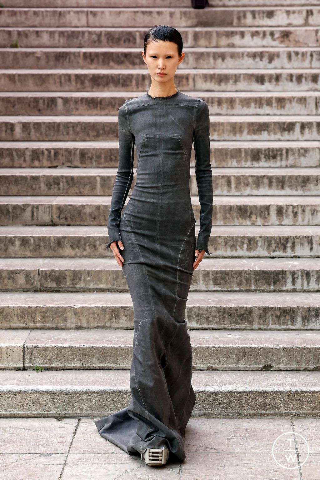 Fashion Week Paris Spring/Summer 2024 look 4 from the Rick Owens collection womenswear