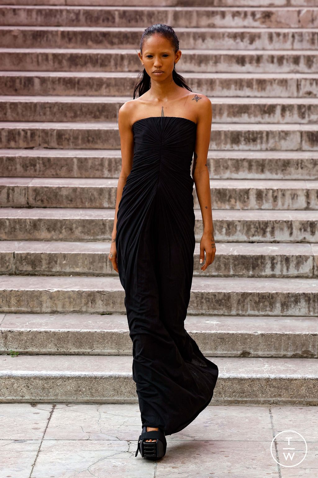 Fashion Week Paris Spring/Summer 2024 look 5 from the Rick Owens collection womenswear