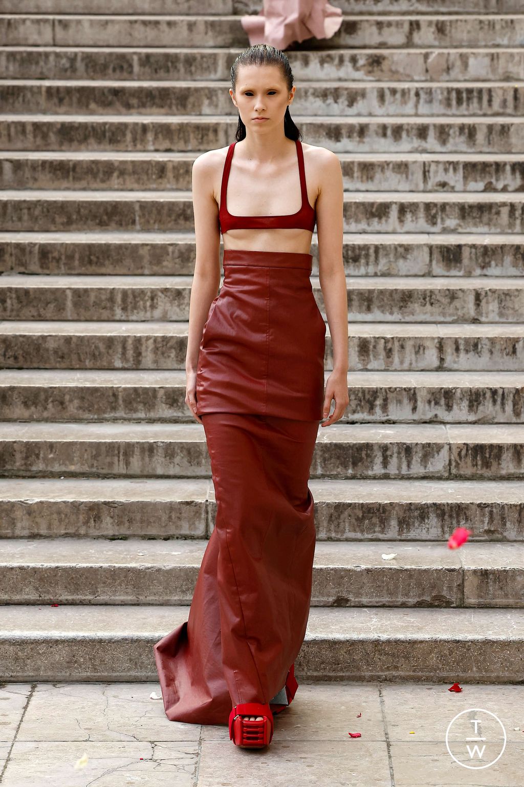 Fashion Week Paris Spring/Summer 2024 look 12 from the Rick Owens collection 女装