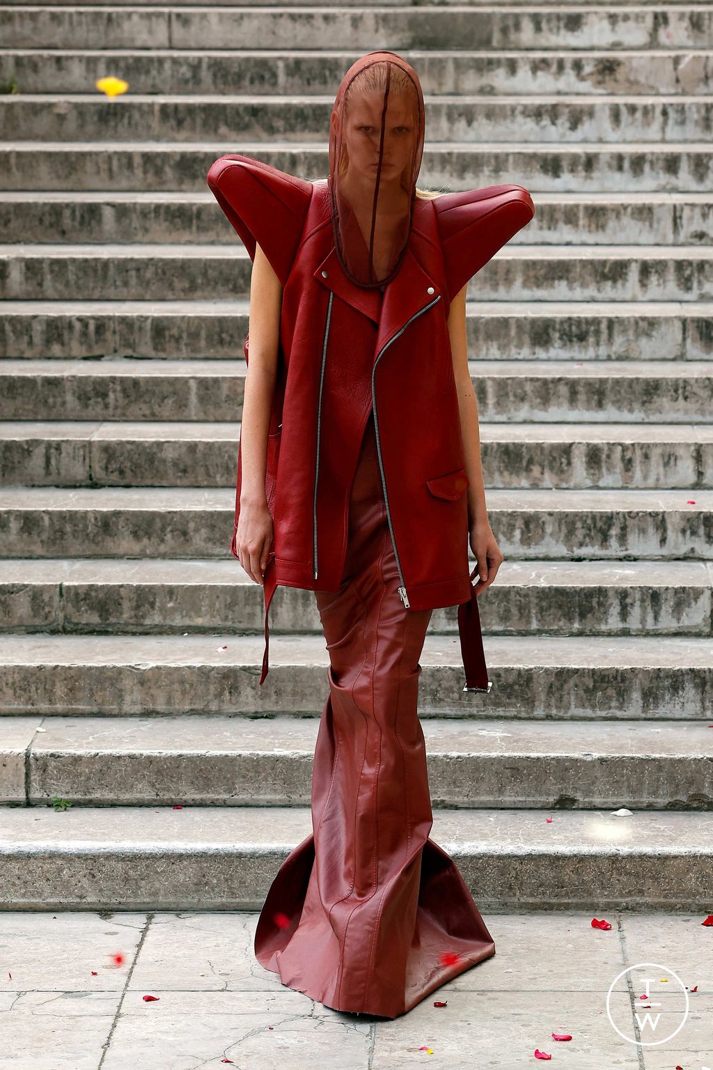 Fashion Week Paris Spring/Summer 2024 look 17 de la collection Rick Owens womenswear