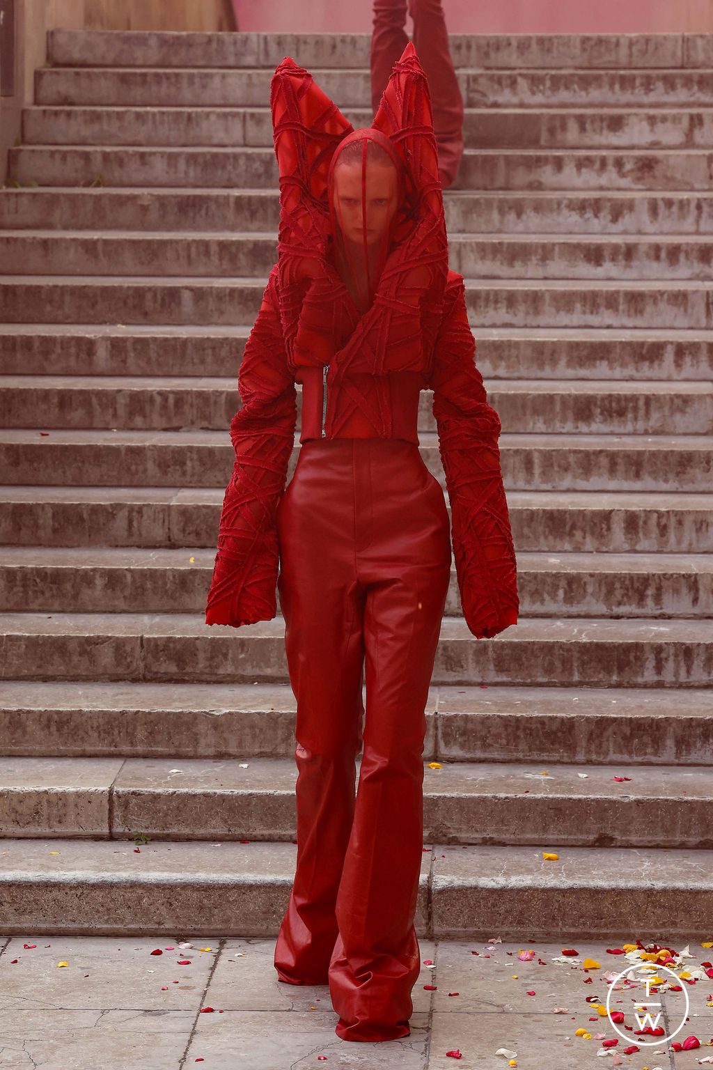 Fashion Week Paris Spring/Summer 2024 look 27 from the Rick Owens collection womenswear