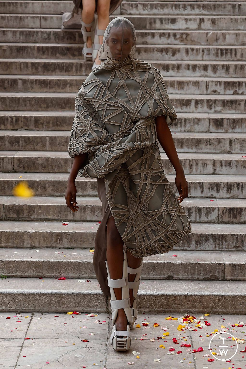 Fashion Week Paris Spring/Summer 2024 look 31 from the Rick Owens collection 女装