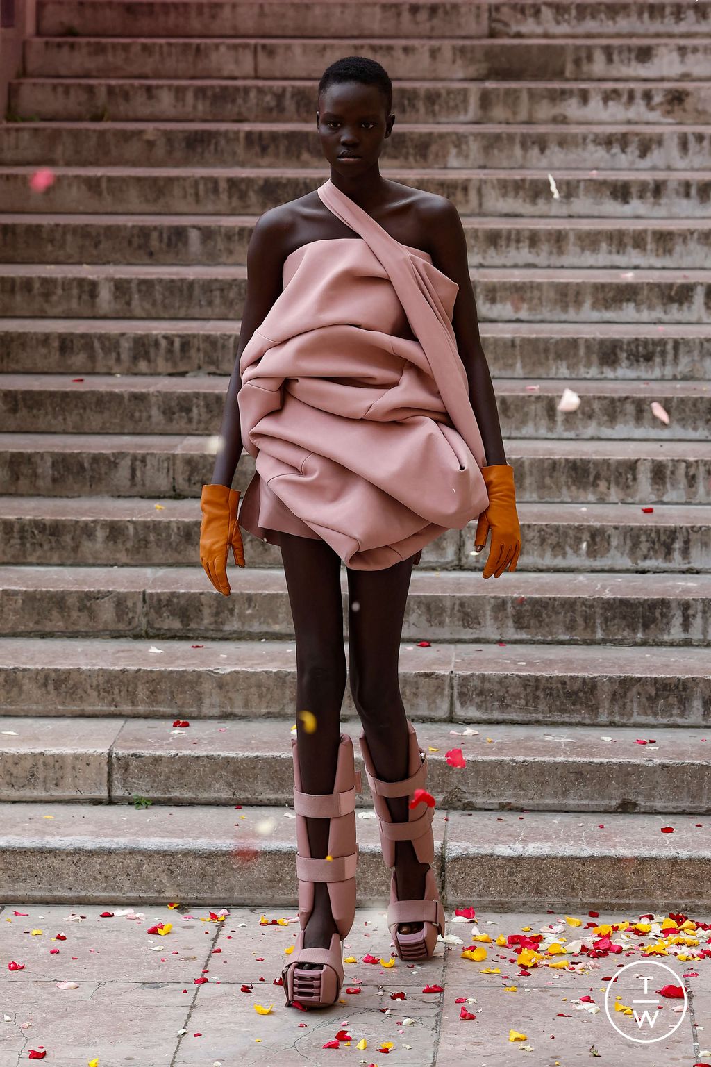 Fashion Week Paris Spring/Summer 2024 look 37 from the Rick Owens collection womenswear