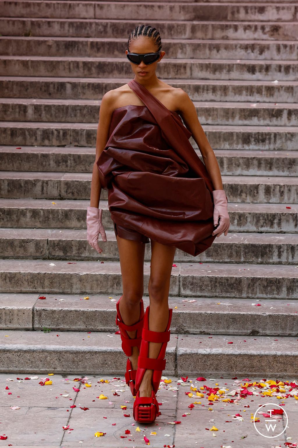 Fashion Week Paris Spring/Summer 2024 look 38 from the Rick Owens collection womenswear