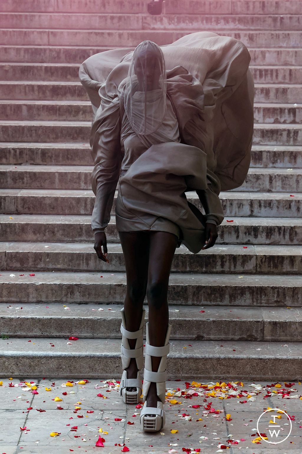 Fashion Week Paris Spring/Summer 2024 look 39 from the Rick Owens collection womenswear