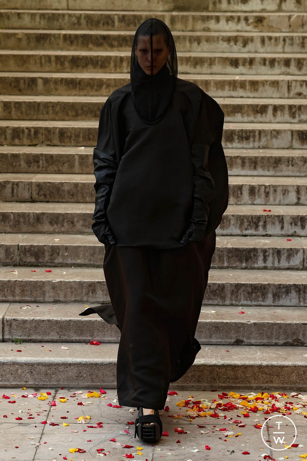 Fashion Week Paris Spring/Summer 2024 look 42 from the Rick Owens collection 女装