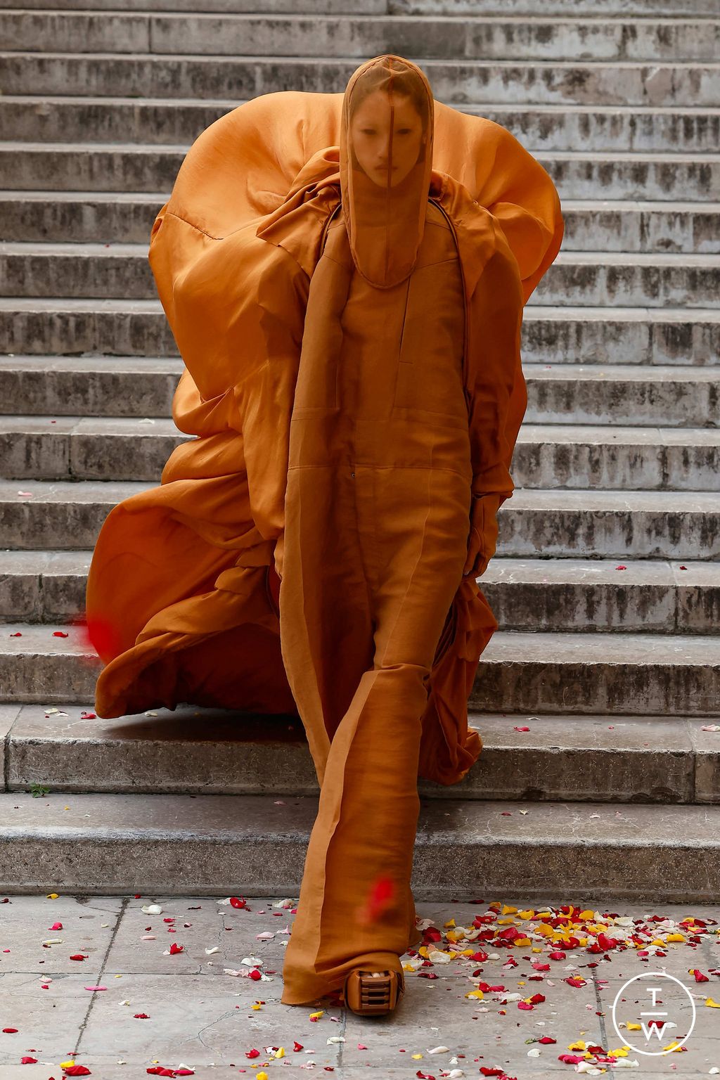 Fashion Week Paris Spring/Summer 2024 look 46 from the Rick Owens collection womenswear