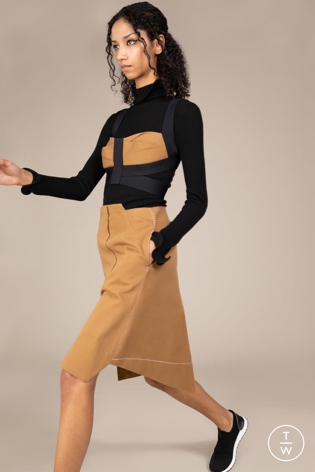 Fashion Week London Fall/Winter 2021 look 8 from the Roland Mouret collection womenswear