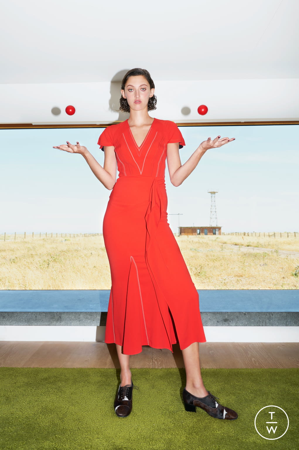 Fashion Week London Resort 2019 look 8 from the Roland Mouret collection womenswear