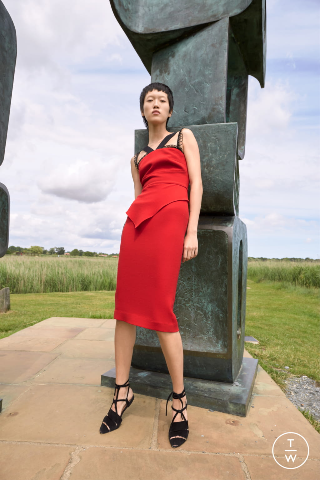 Fashion Week London Resort 2018 look 8 from the Roland Mouret collection 女装