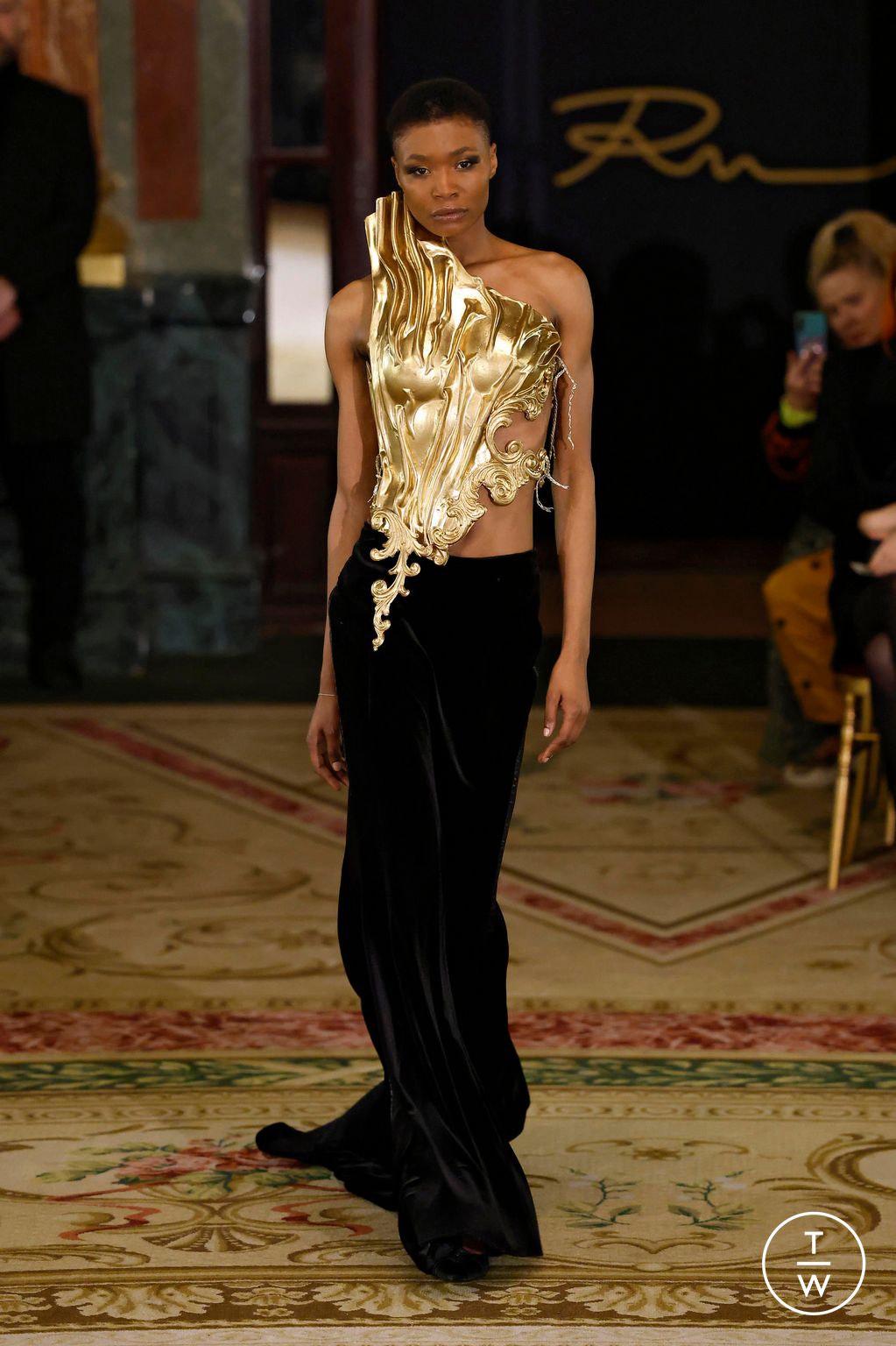 Fashion Week Paris Spring-Summer 2025 look 2 from the Robert Abi Nader collection couture
