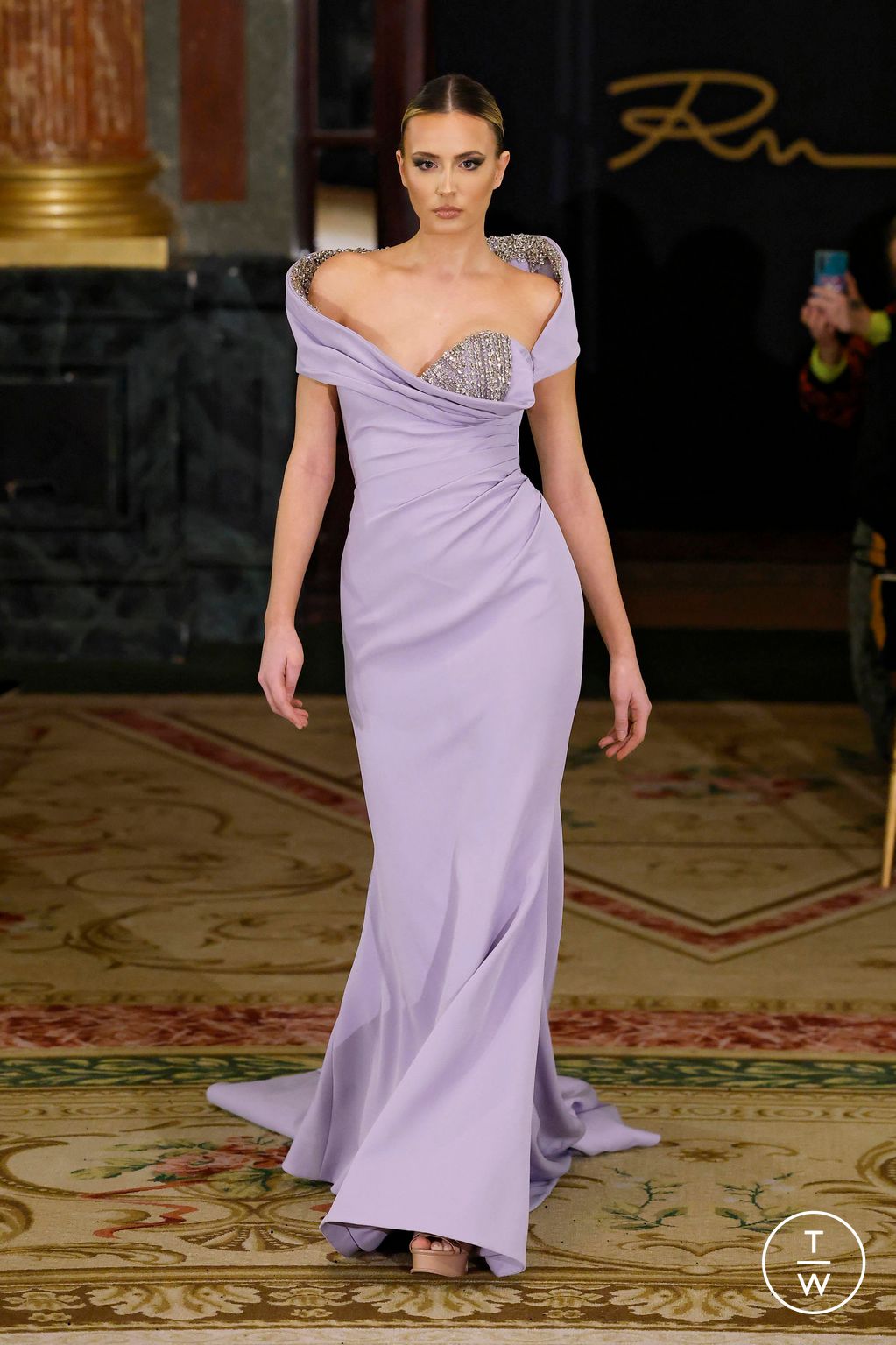 Fashion Week Paris Spring/Summer 2025 look 10 from the Robert Abi Nader collection couture