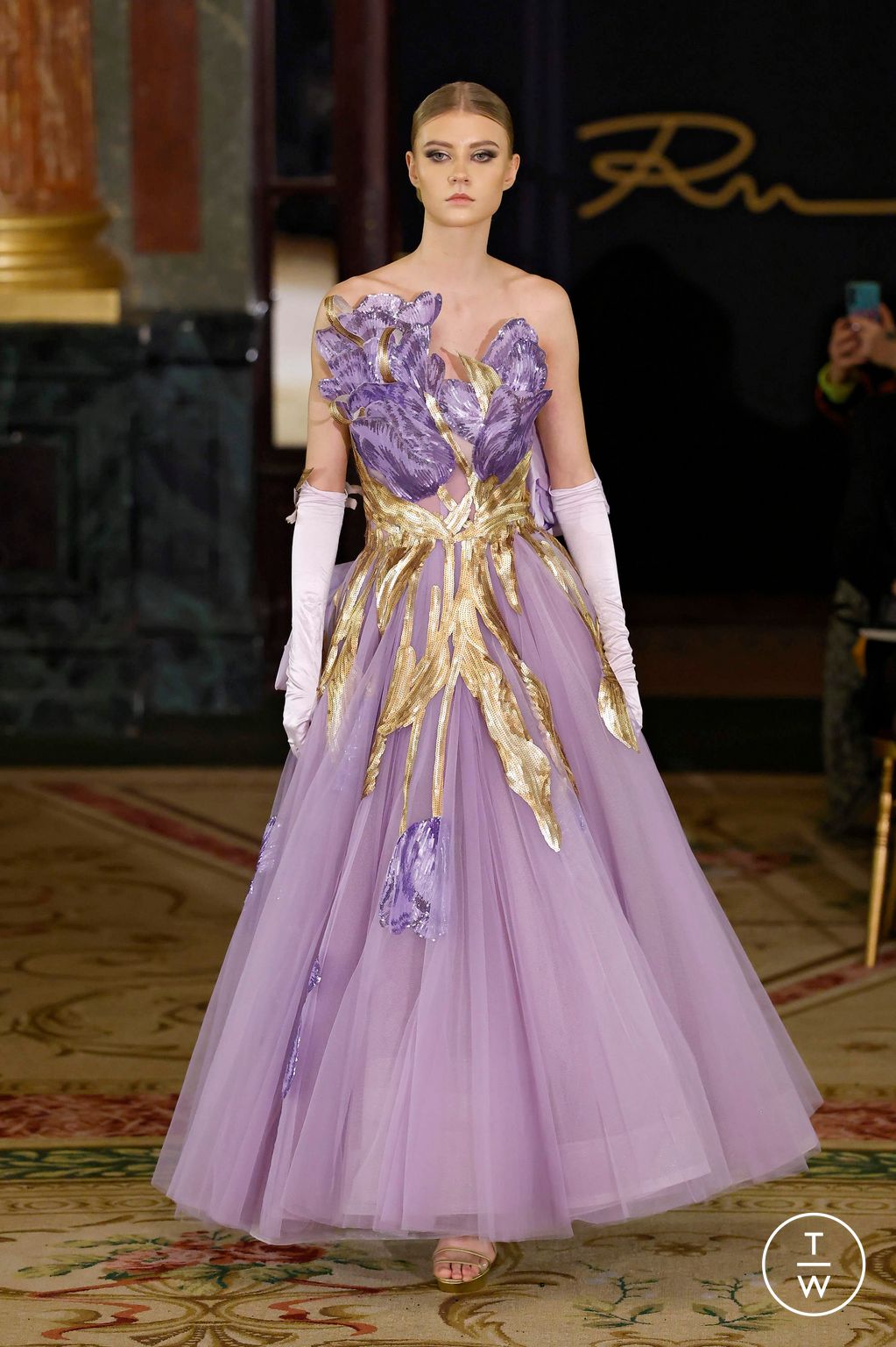 Fashion Week Paris Spring/Summer 2025 look 13 from the Robert Abi Nader collection couture