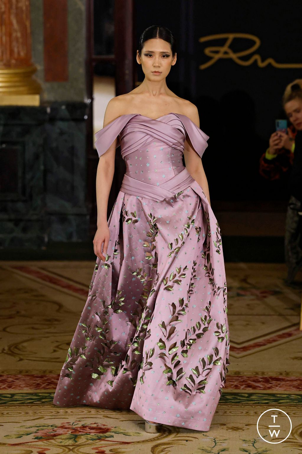 Fashion Week Paris Spring/Summer 2025 look 14 from the Robert Abi Nader collection couture