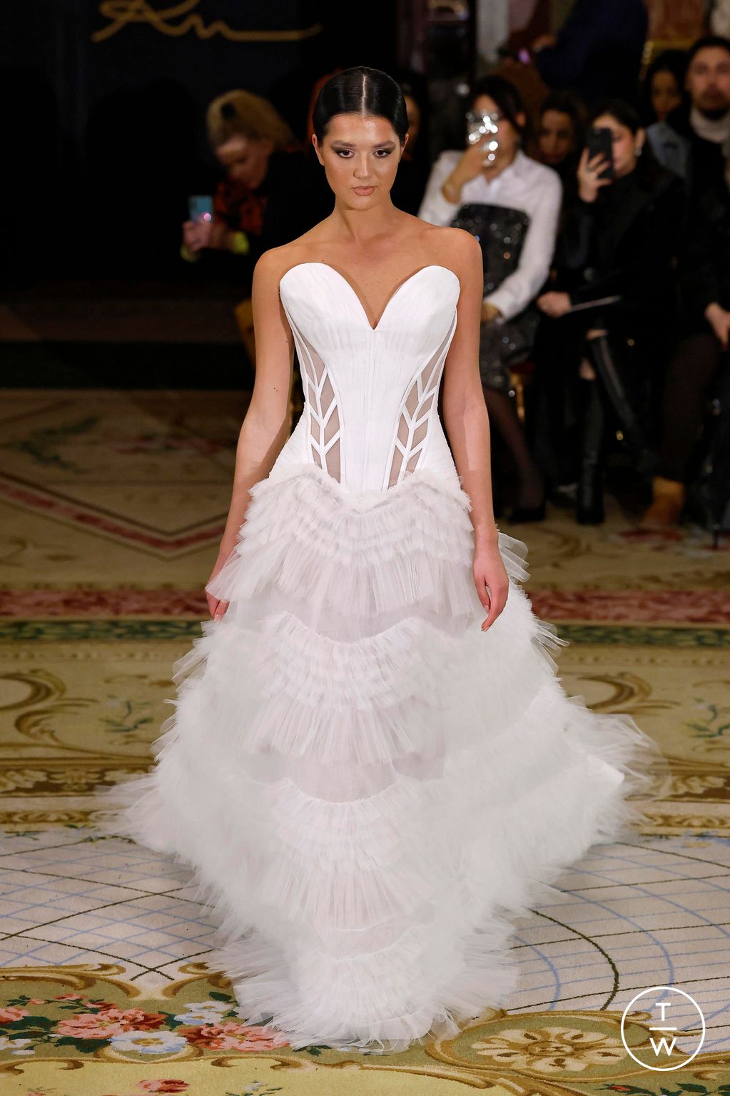 Fashion Week Paris Spring/Summer 2025 look 20 from the Robert Abi Nader collection 高级定制