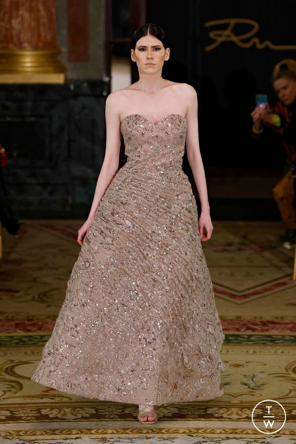 Fashion Week Paris Spring/Summer 2025 look 21 from the Robert Abi Nader collection couture