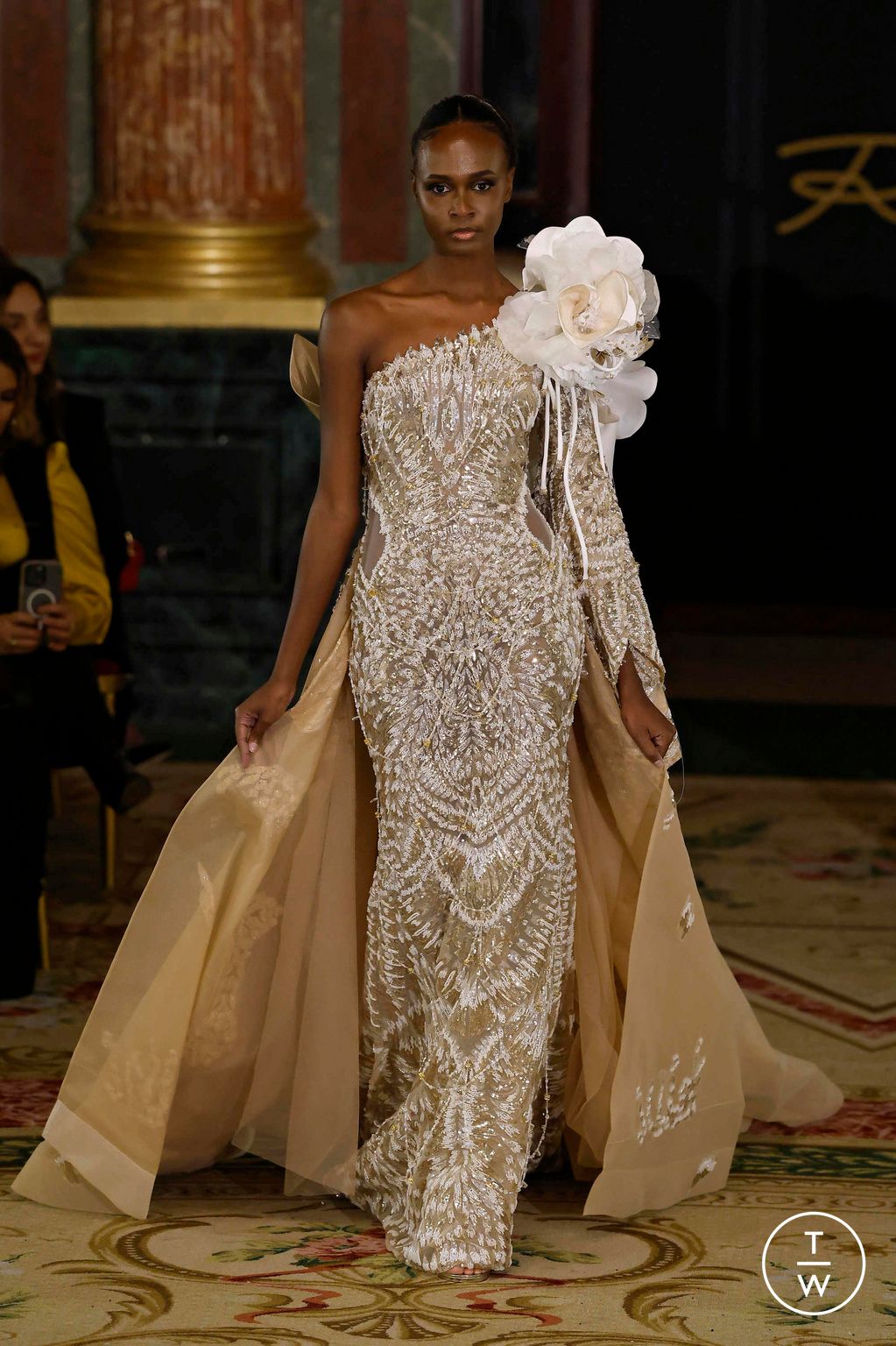 Fashion Week Paris Spring/Summer 2025 look 25 from the Robert Abi Nader collection couture
