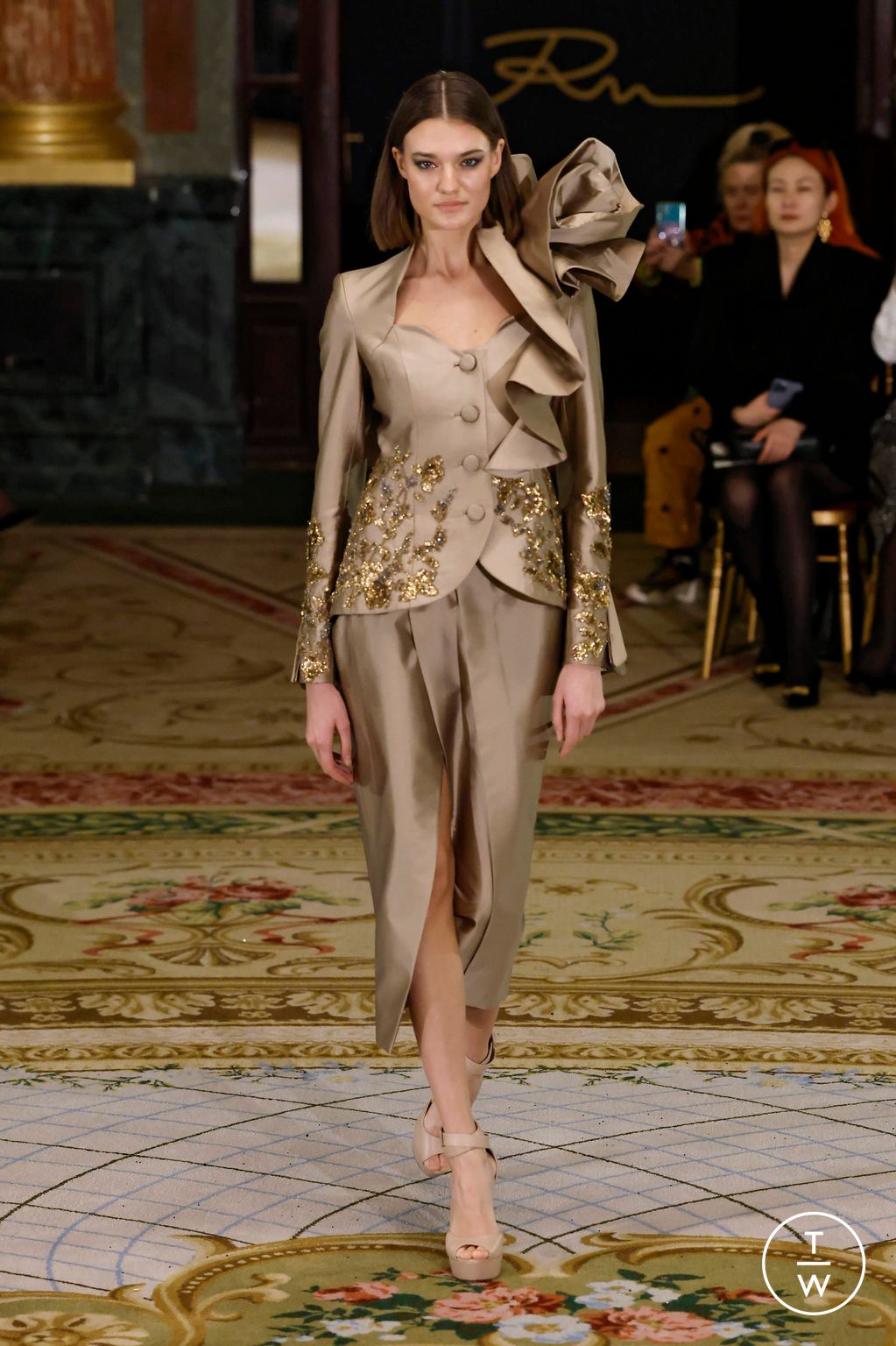 Fashion Week Paris Spring/Summer 2025 look 31 from the Robert Abi Nader collection couture