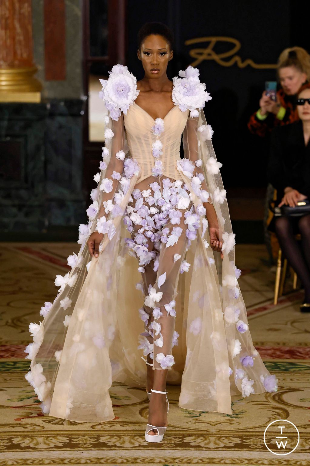 Fashion Week Paris Spring/Summer 2025 look 33 from the Robert Abi Nader collection couture
