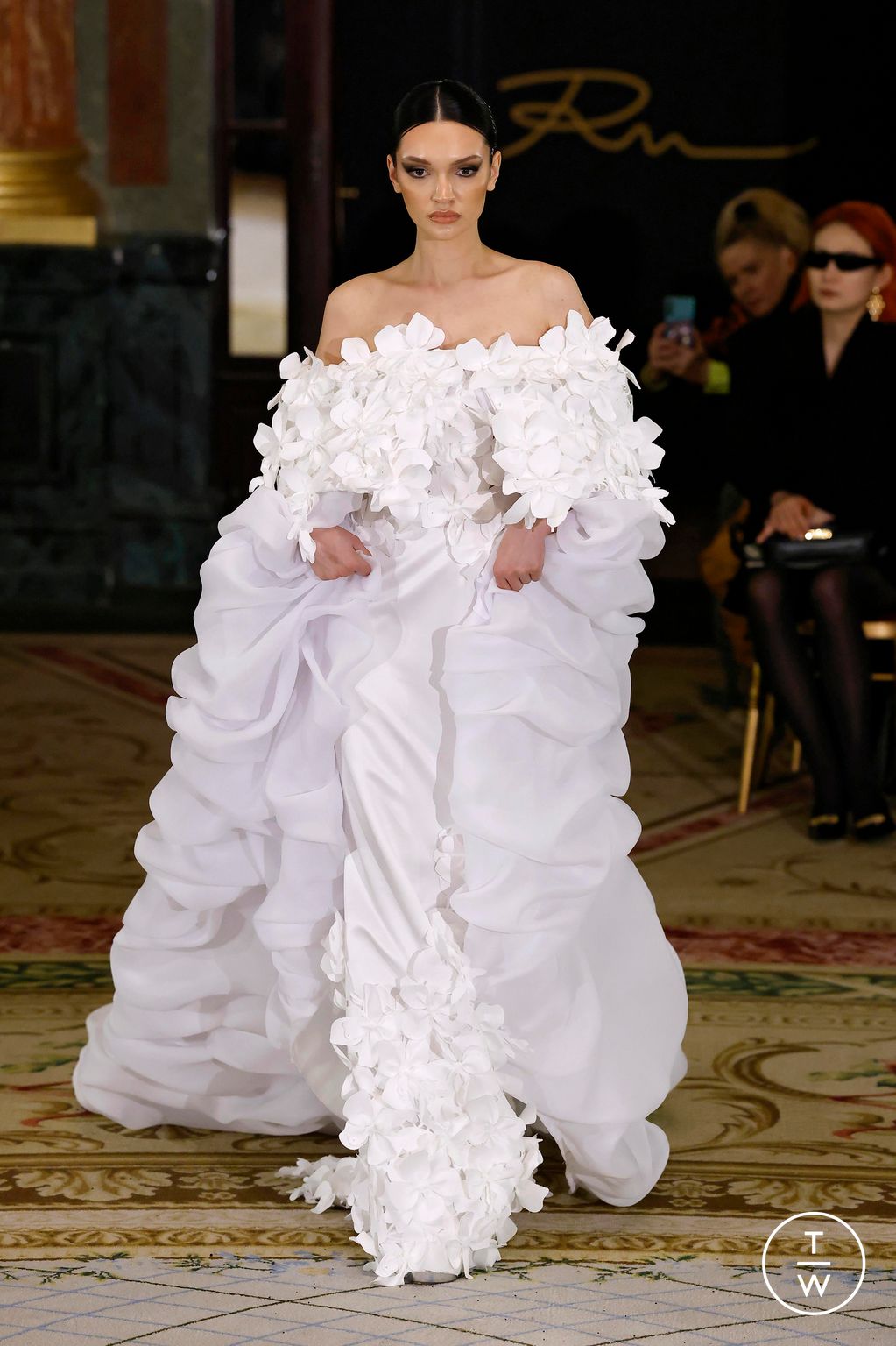 Fashion Week Paris Spring/Summer 2025 look 34 from the Robert Abi Nader collection couture