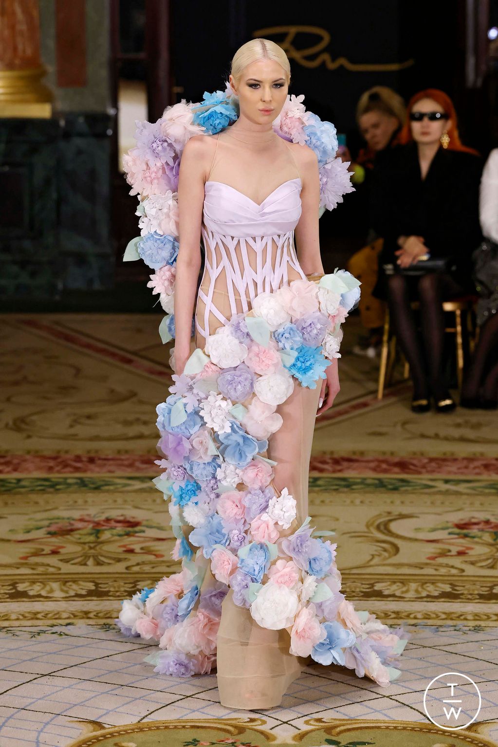 Fashion Week Paris Spring/Summer 2025 look 35 from the Robert Abi Nader collection couture