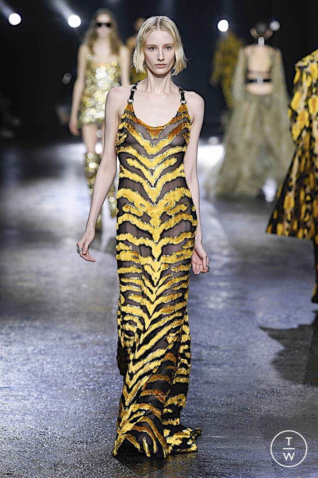 Fashion Week Milan Fall/Winter 2022 look 37 from the Roberto Cavalli collection 女装