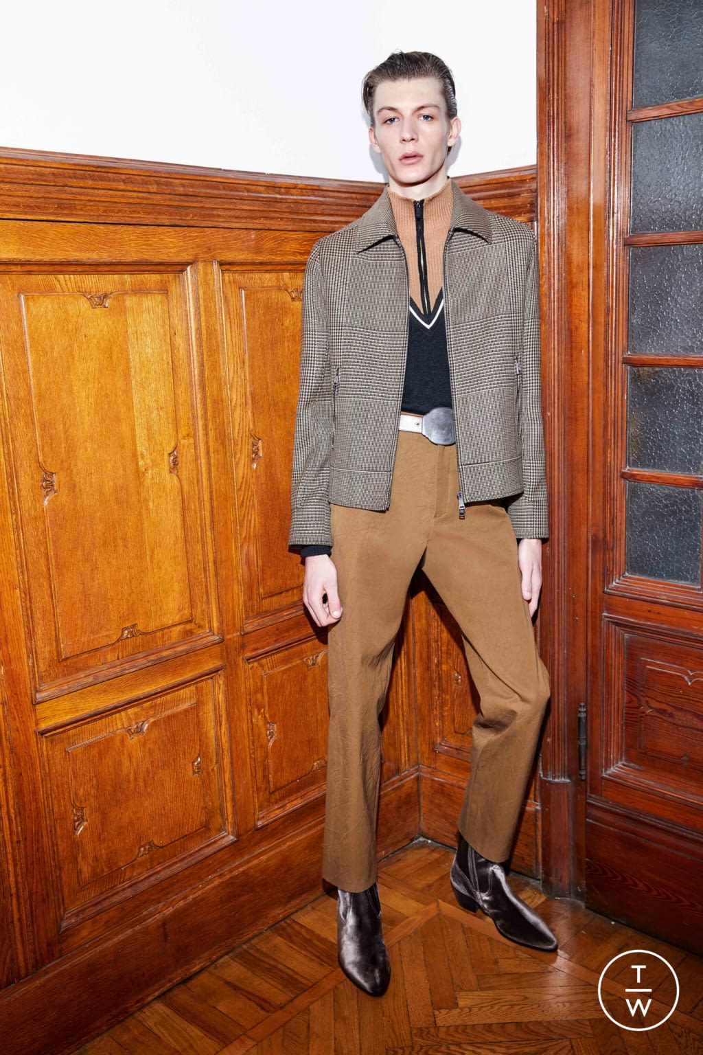 Fashion Week Milan Fall/Winter 2018 look 6 from the Roberto Cavalli collection 男装