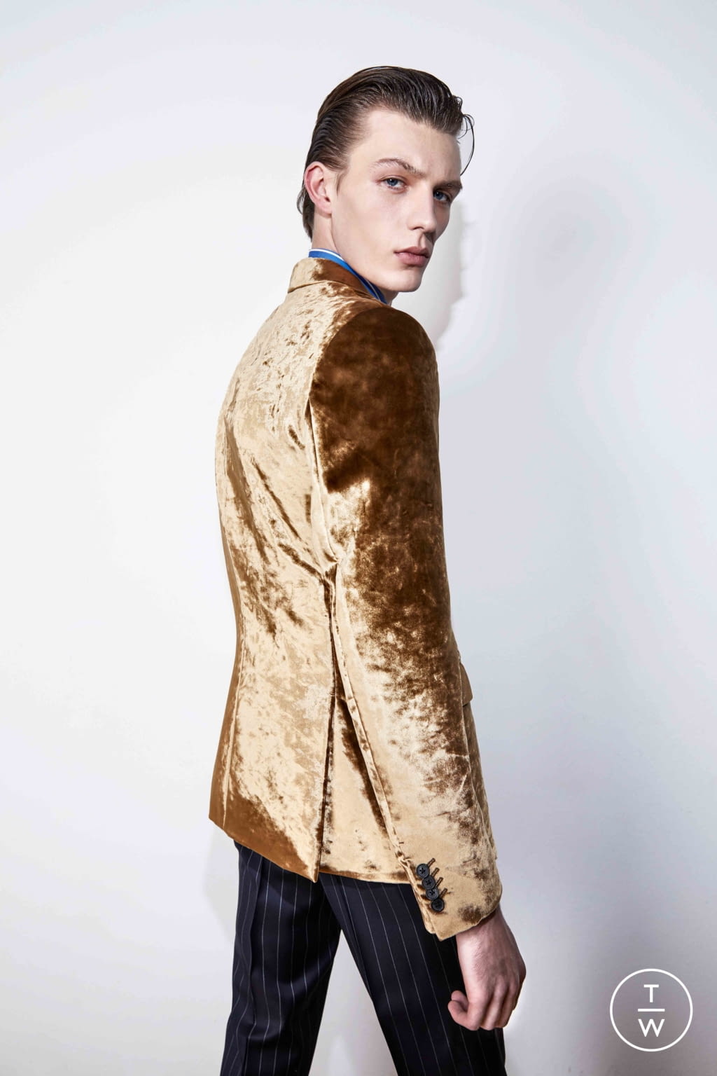 Fashion Week Milan Fall/Winter 2018 look 12 de la collection Roberto Cavalli menswear