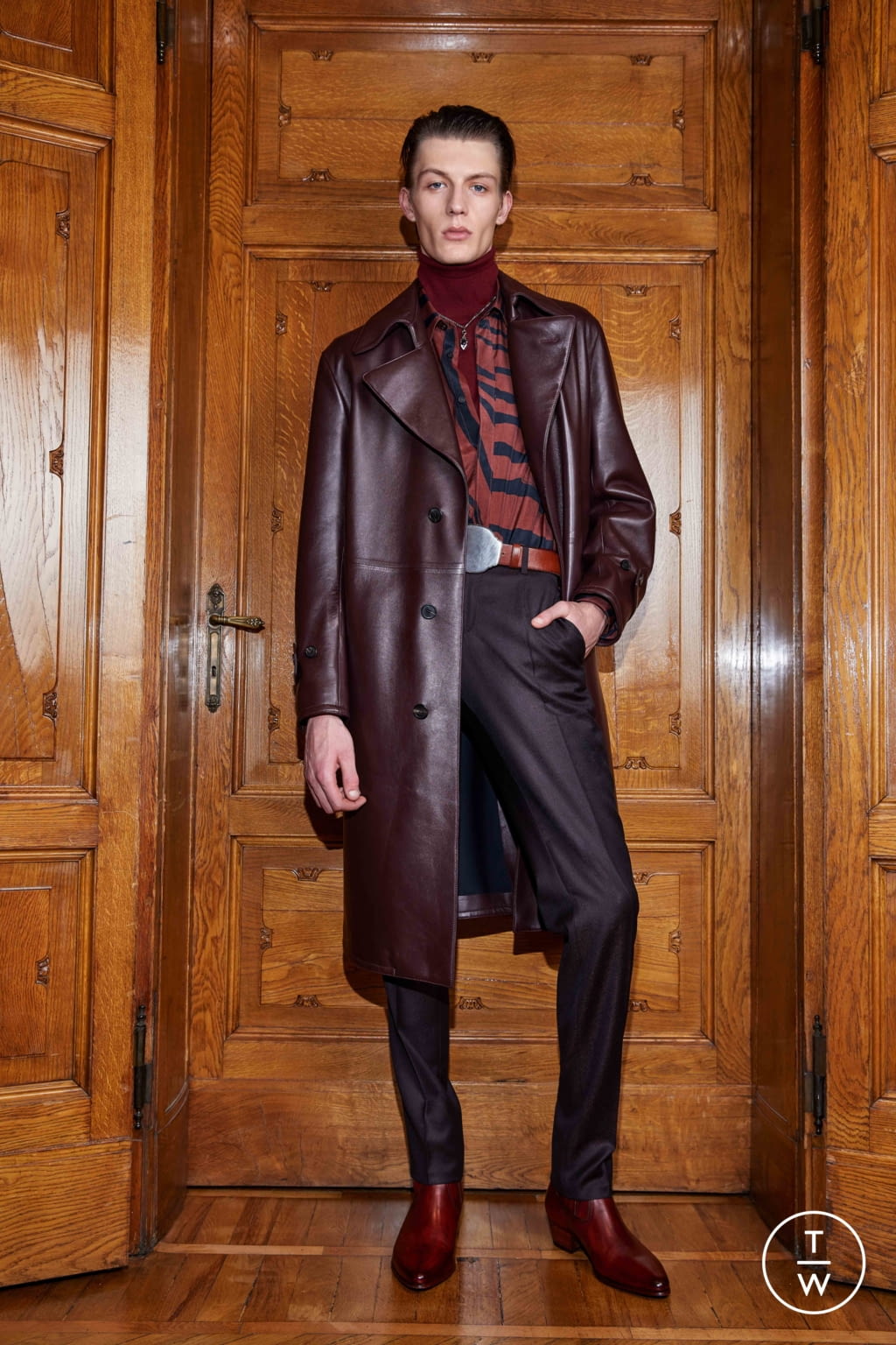 Fashion Week Milan Fall/Winter 2018 look 16 from the Roberto Cavalli collection menswear