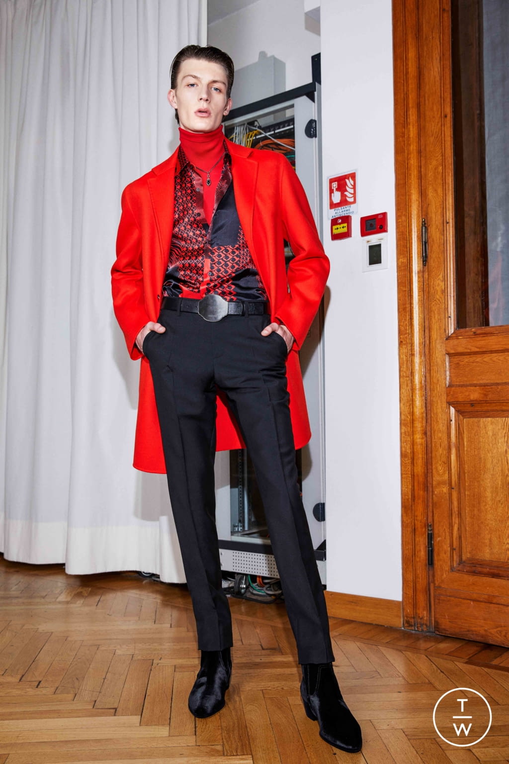 Fashion Week Milan Fall/Winter 2018 look 28 from the Roberto Cavalli collection menswear