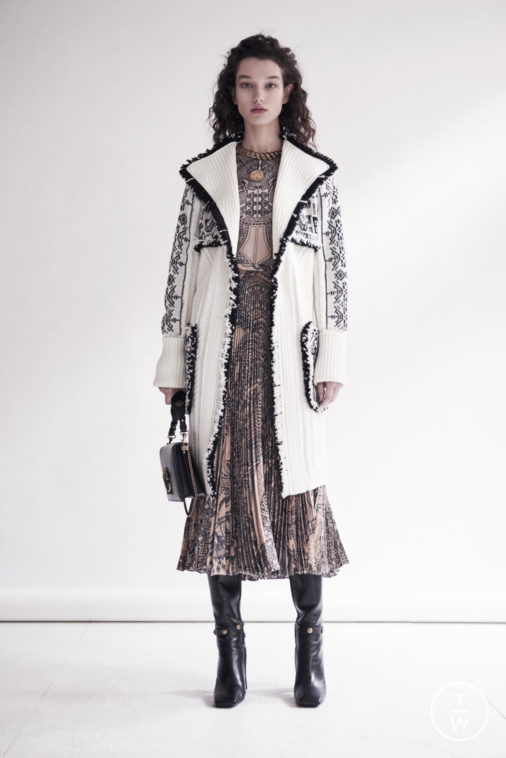 Fashion Week Milan Pre-Fall 2019 look 28 from the Roberto Cavalli collection 女装