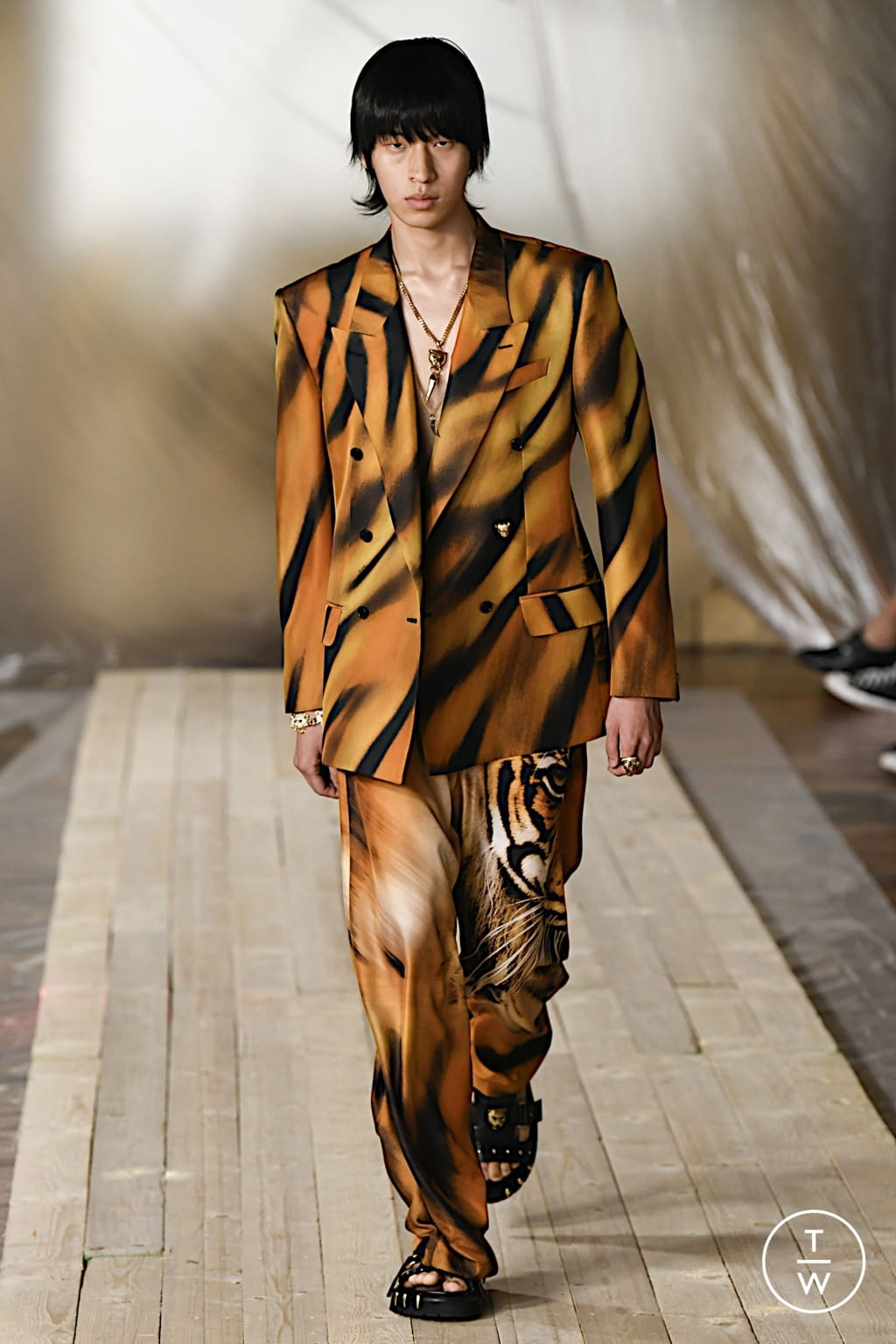 Fashion Week Milan Spring/Summer 2022 look 10 from the Roberto Cavalli collection 女装