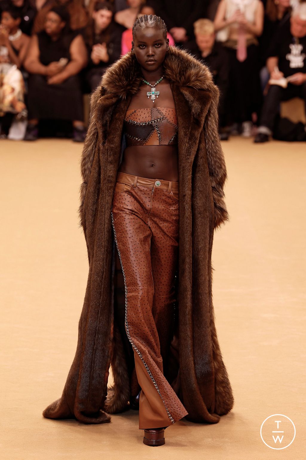Fashion Week Milan Fall/Winter 2023 look 1 from the Roberto Cavalli collection 女装